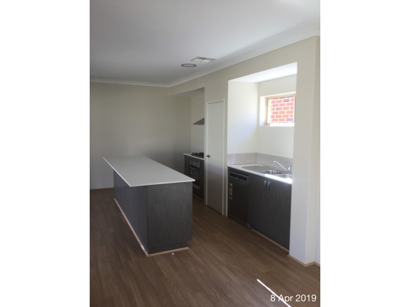 12 Grasstree Lane, Success WA 6164