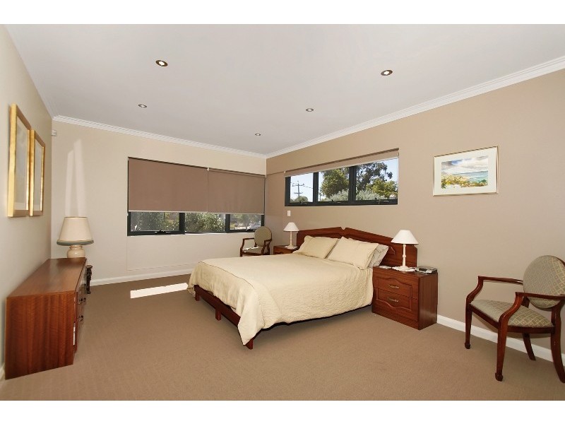 4E Willcock Street, Ardross WA 6153