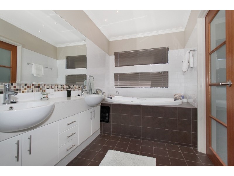 4E Willcock Street, Ardross WA 6153