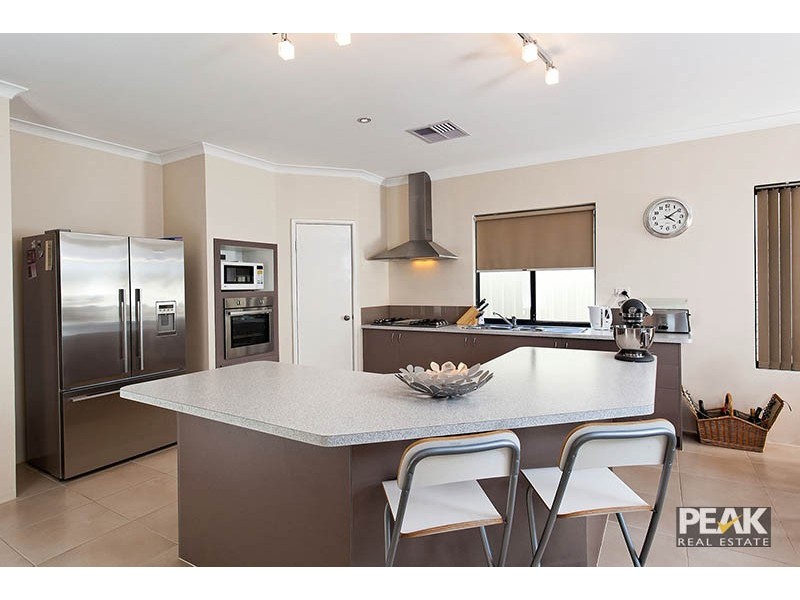 11 Yarra Promenade, Hammond Park WA 6164