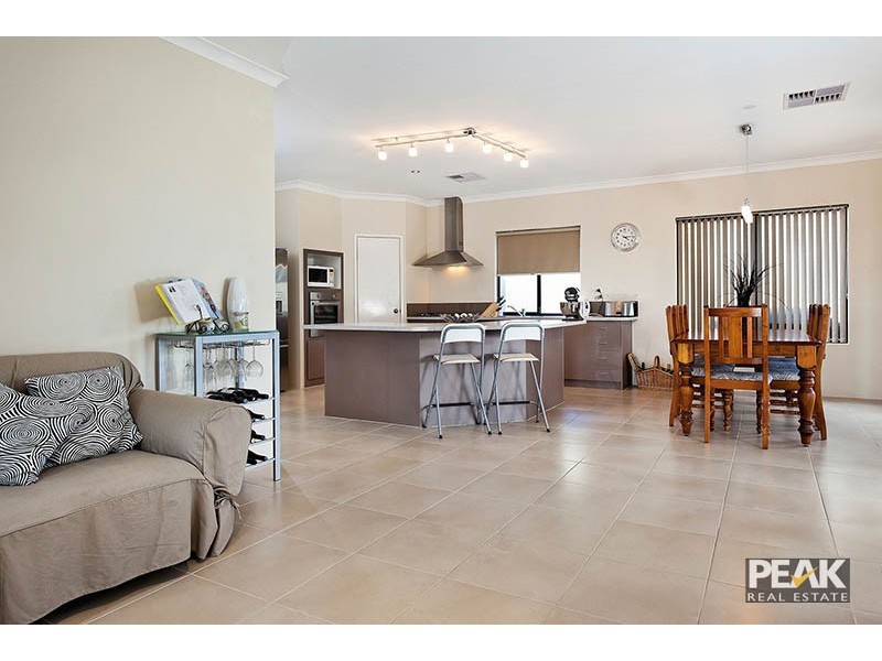 11 Yarra Promenade, Hammond Park WA 6164