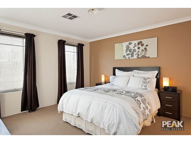 11 Yarra Promenade, Hammond Park WA 6164