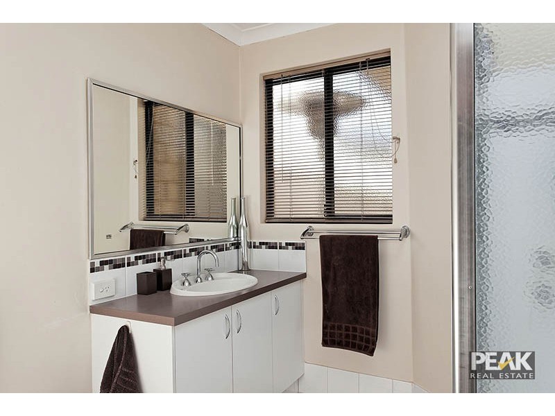 11 Yarra Promenade, Hammond Park WA 6164