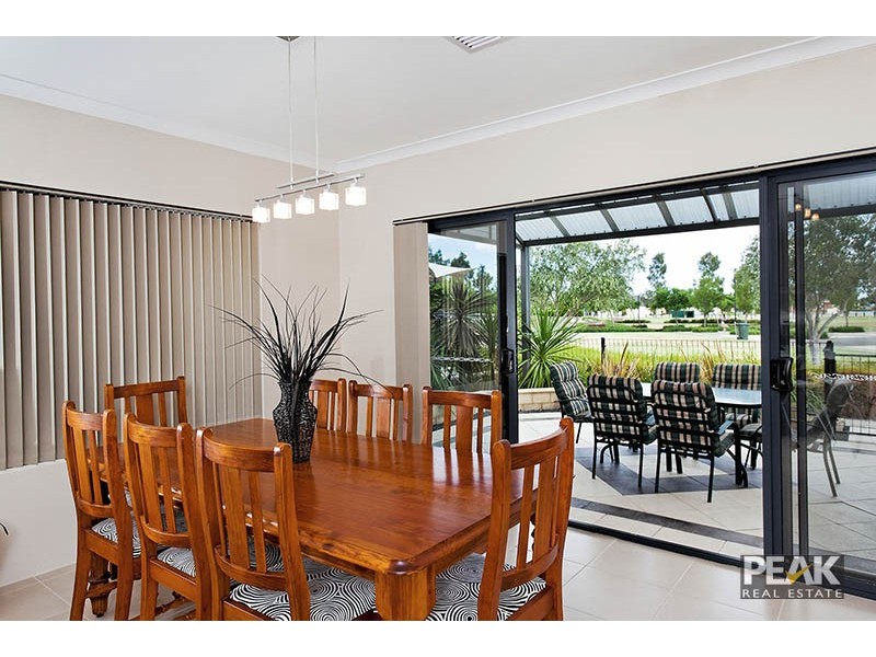 11 Yarra Promenade, Hammond Park WA 6164