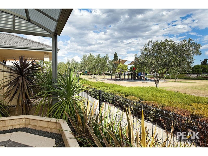 11 Yarra Promenade, Hammond Park WA 6164