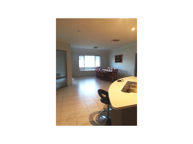 6 Horton Brace, Success WA 6164