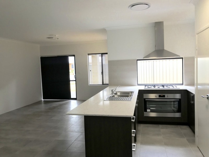 14 Morwell Entrance, Wandi WA 6167