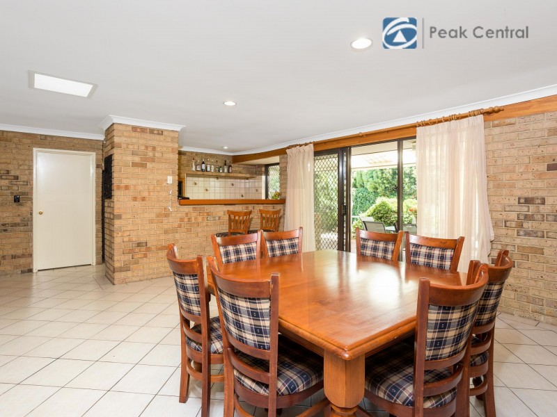 9 Fowler Row, Leeming WA 6149