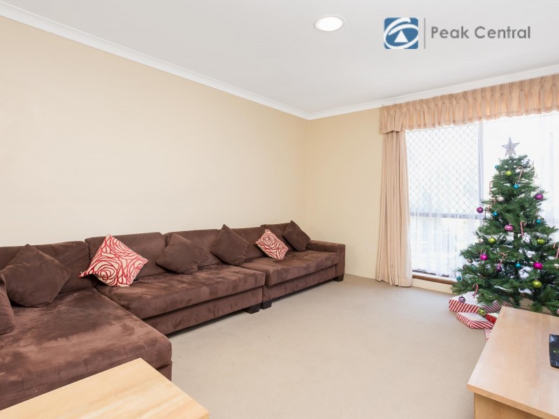 9 Fowler Row, Leeming WA 6149