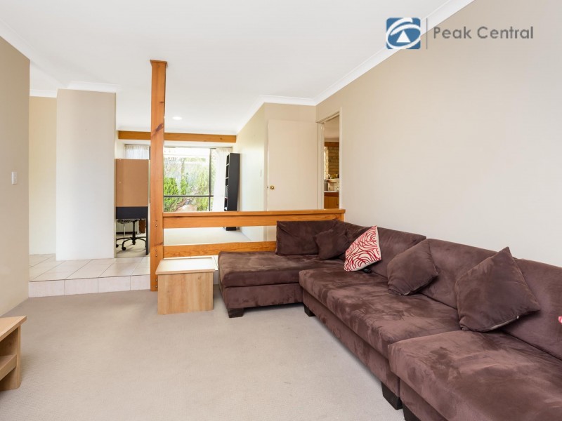 9 Fowler Row, Leeming WA 6149