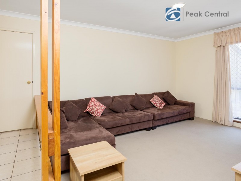 9 Fowler Row, Leeming WA 6149