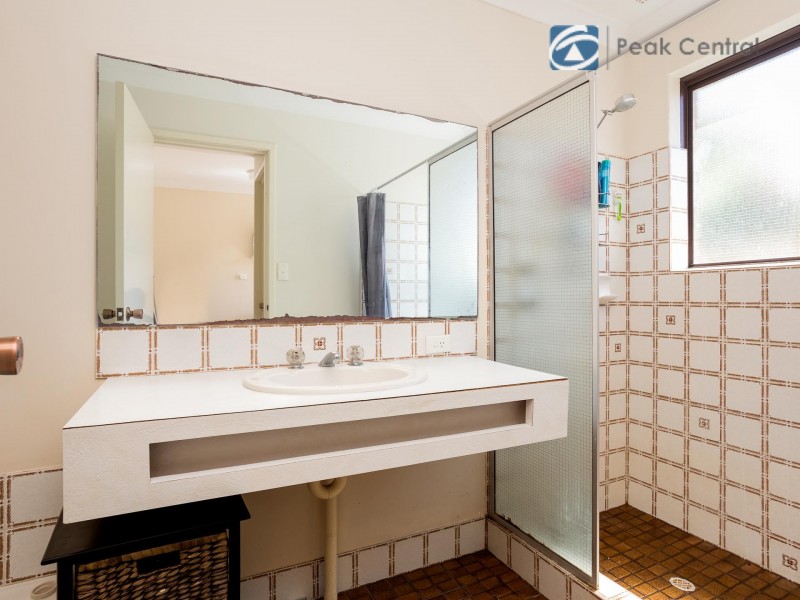 9 Fowler Row, Leeming WA 6149
