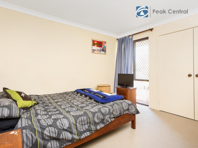 9 Fowler Row, Leeming WA 6149