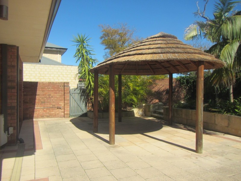 1/4 Jane Road, Applecross WA 6153