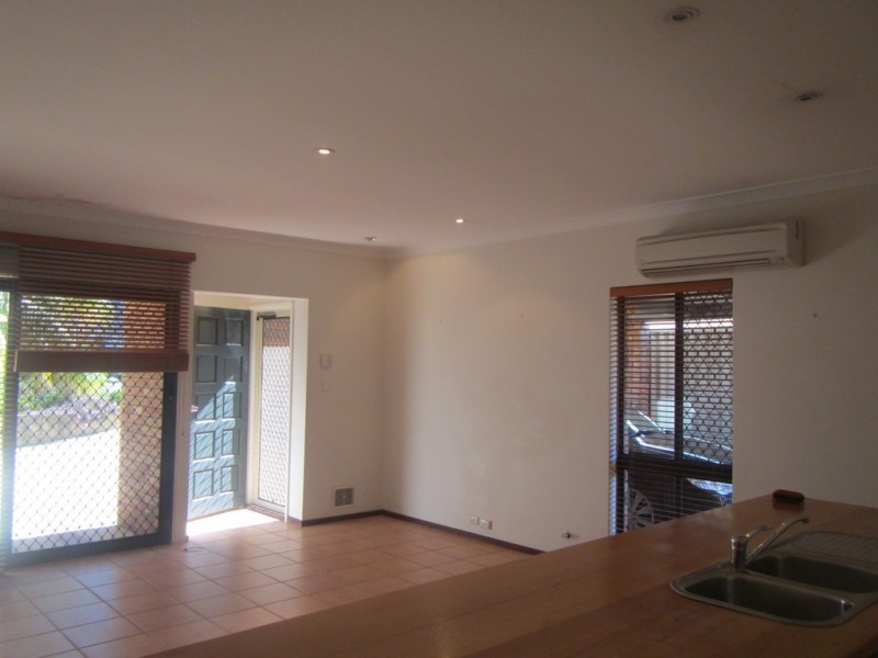 1/4 Jane Road, Applecross WA 6153