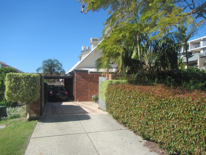 1/4 Jane Road, Applecross WA 6153