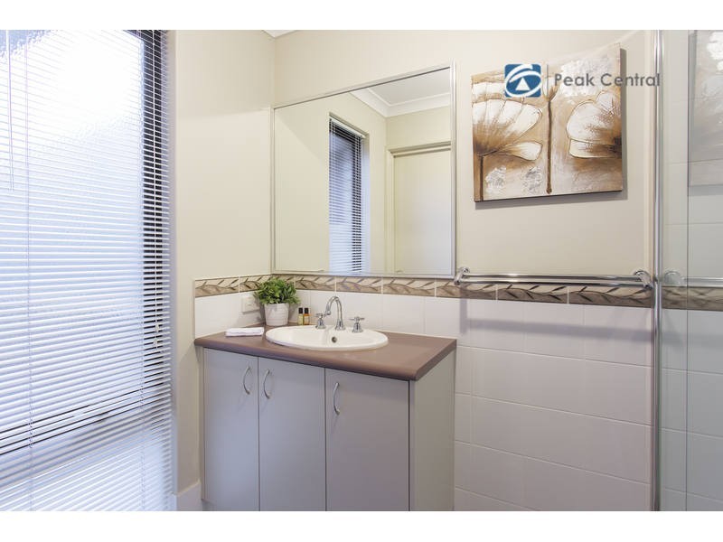 13 Lambeth Circle, Wellard WA 6170