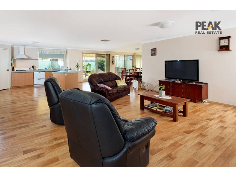 2  Heath Close, Atwell WA 6164