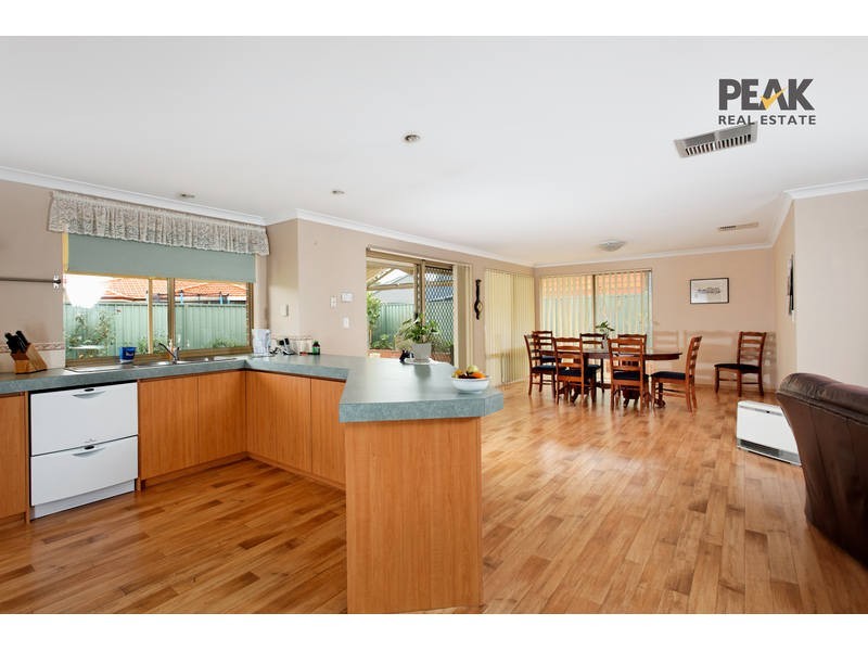 2  Heath Close, Atwell WA 6164