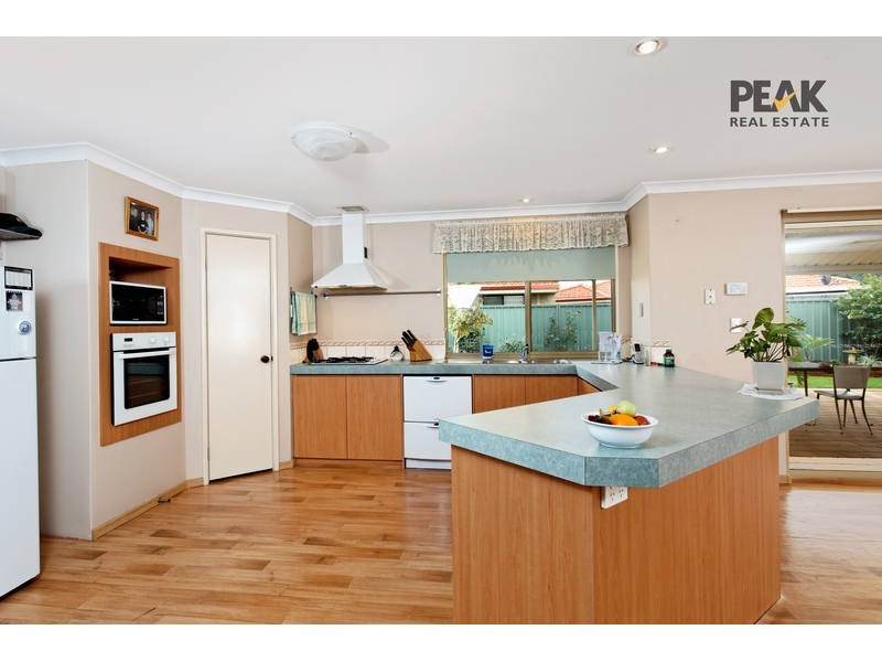 2  Heath Close, Atwell WA 6164