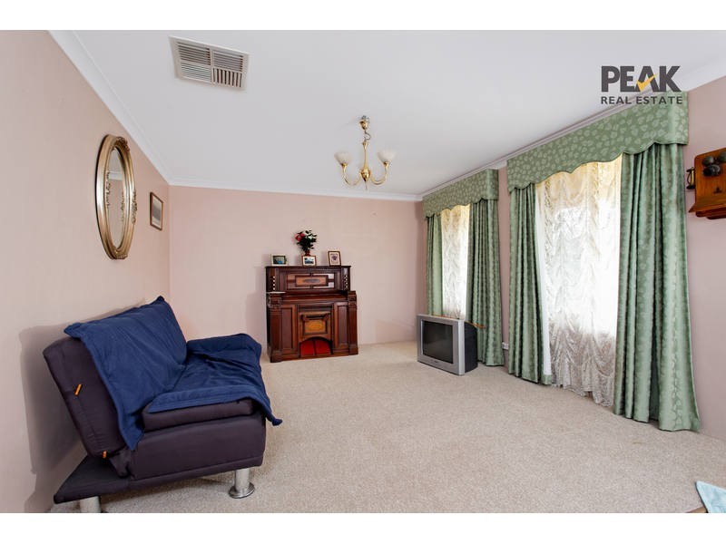 2  Heath Close, Atwell WA 6164