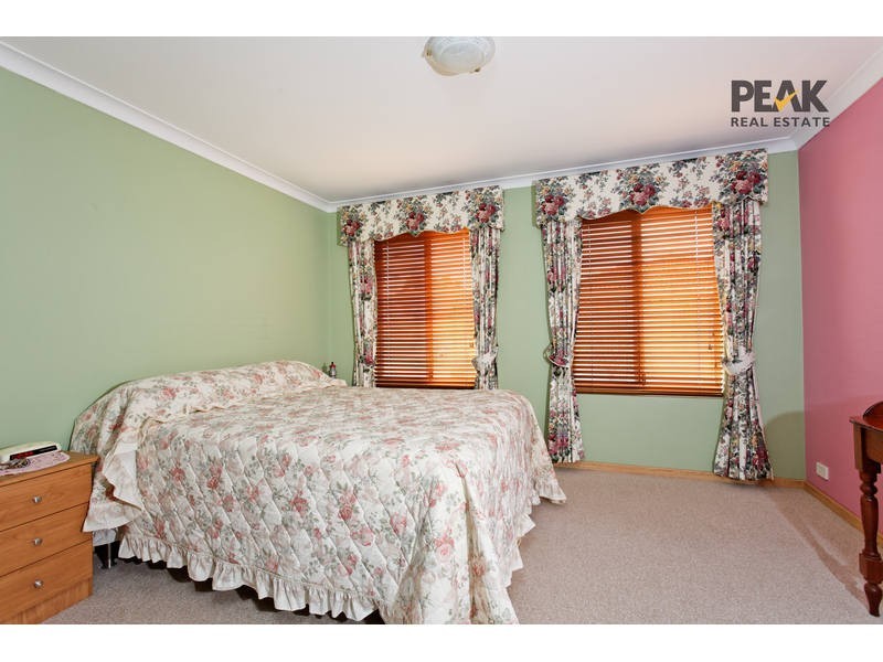 2  Heath Close, Atwell WA 6164