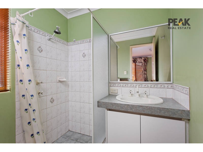 2  Heath Close, Atwell WA 6164