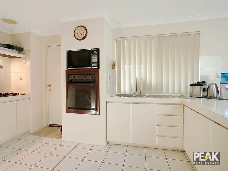 17 Merrifield Circle, Leeming WA 6149