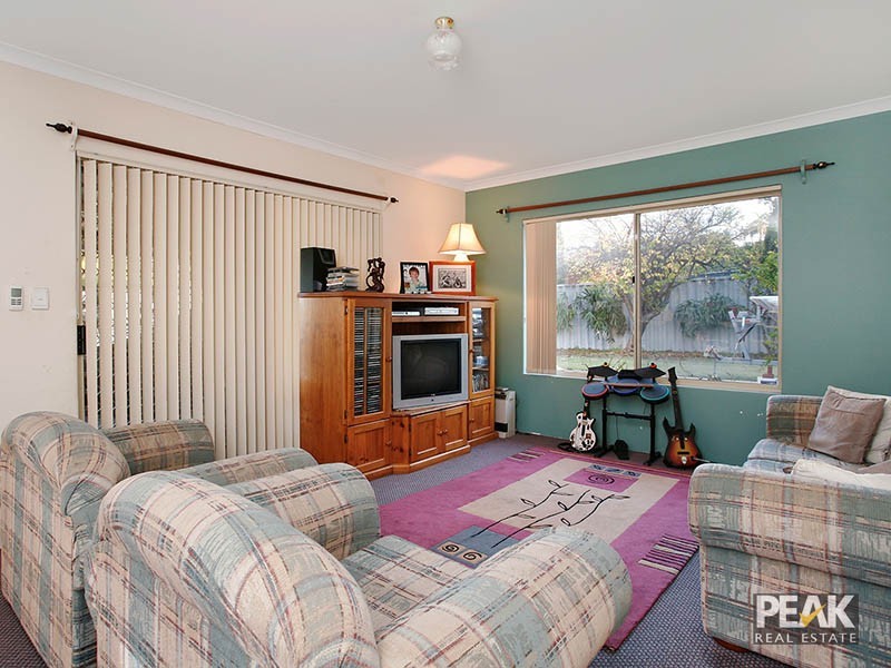 17 Merrifield Circle, Leeming WA 6149