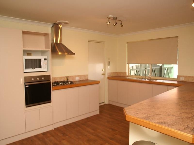 13 Rosehill Court, Atwell WA 6164