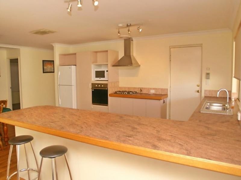 13 Rosehill Court, Atwell WA 6164