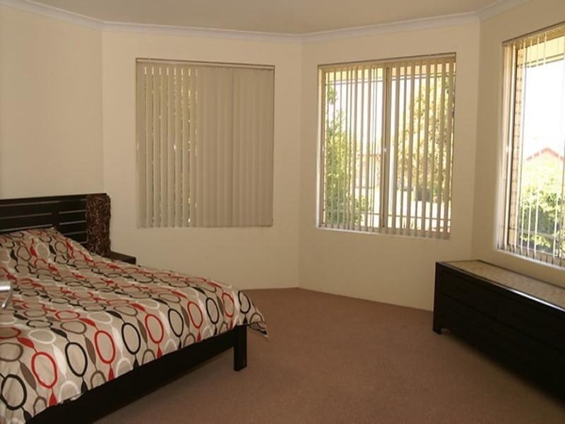 13 Rosehill Court, Atwell WA 6164