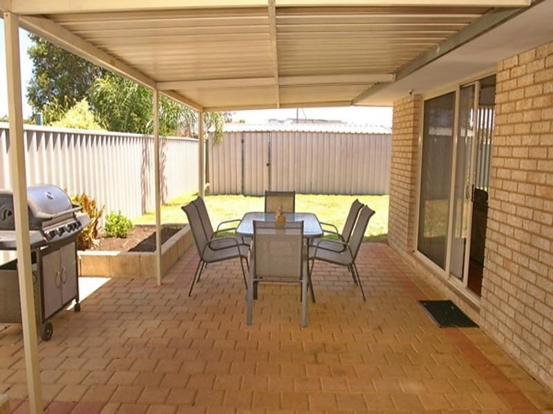 13 Rosehill Court, Atwell WA 6164