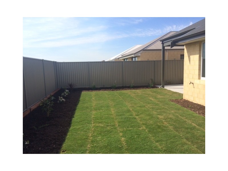 16 Goldfields Loop, Wandi WA 6167