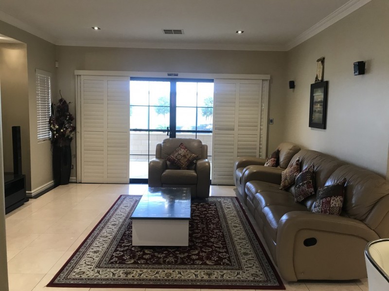 2 Sunflower Road, Success WA 6164