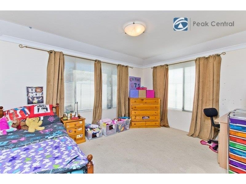 6 Sherbourne Cnr, Success WA 6164