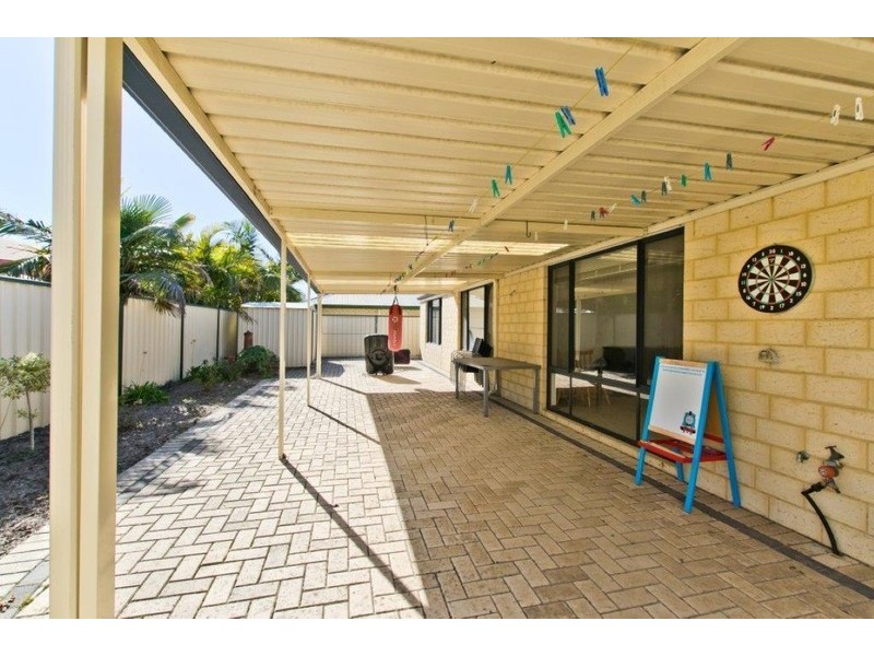 6 Sherbourne Cnr, Success WA 6164