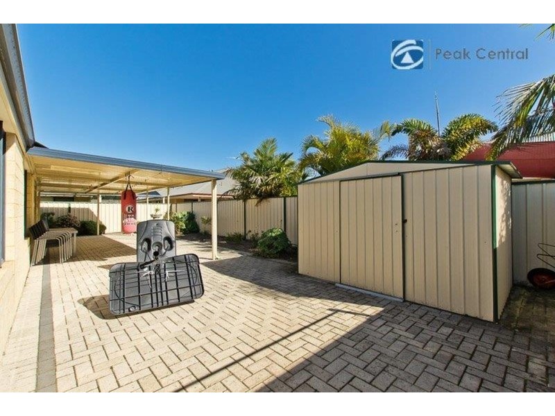 6 Sherbourne Cnr, Success WA 6164
