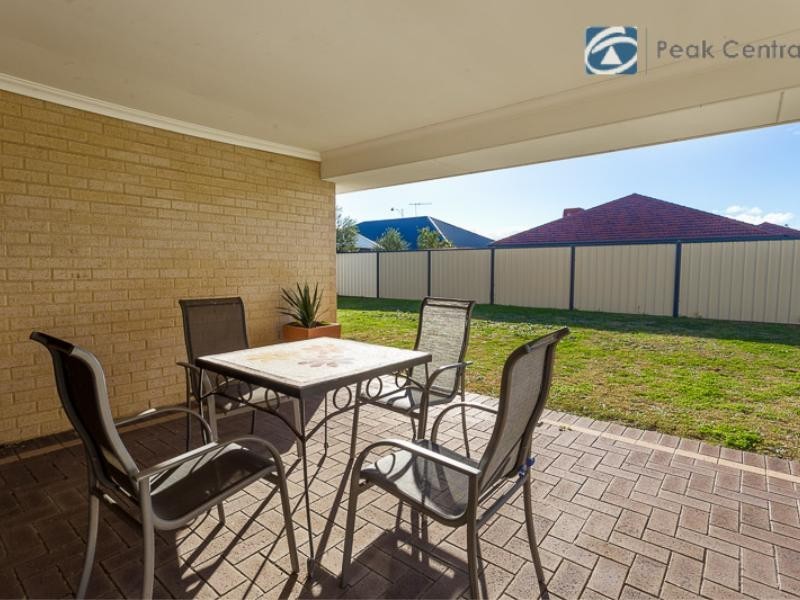 8 Crockett Way, Success WA 6164