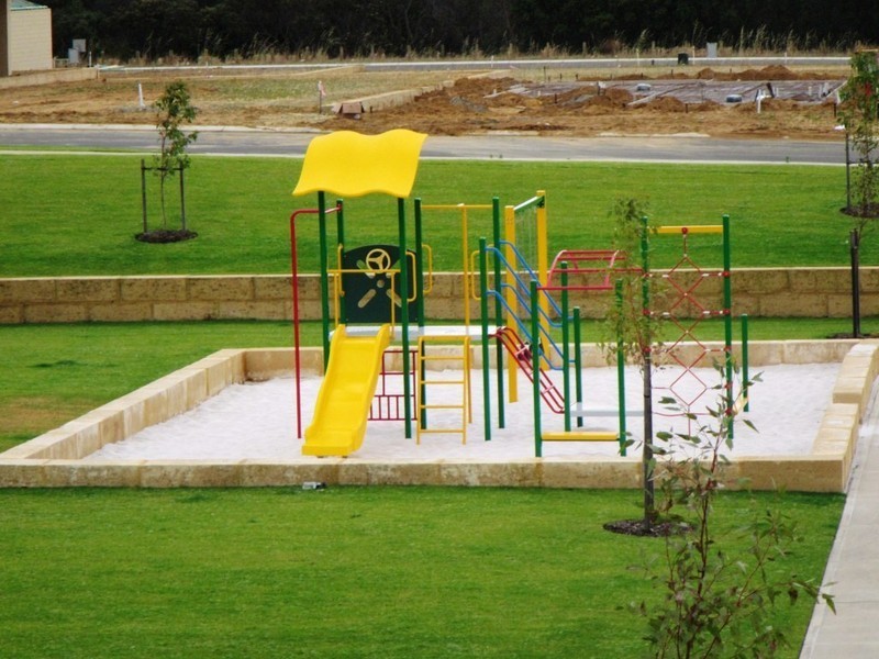 14 McIntosh Street, Hammond Park WA 6164