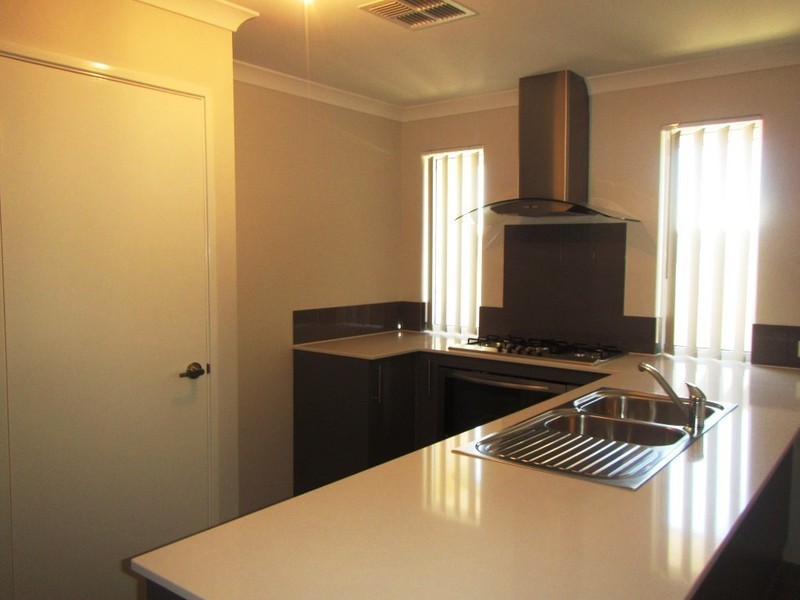 91 Litchfield Circle, Wandi WA 6167