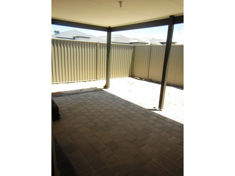 91 Litchfield Circle, Wandi WA 6167