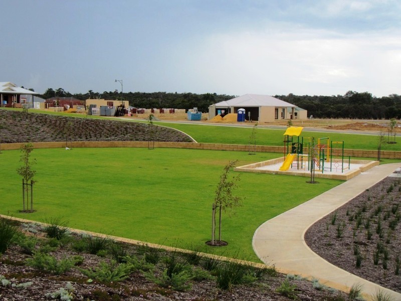 14 McIntosh Street, Hammond Park WA 6164