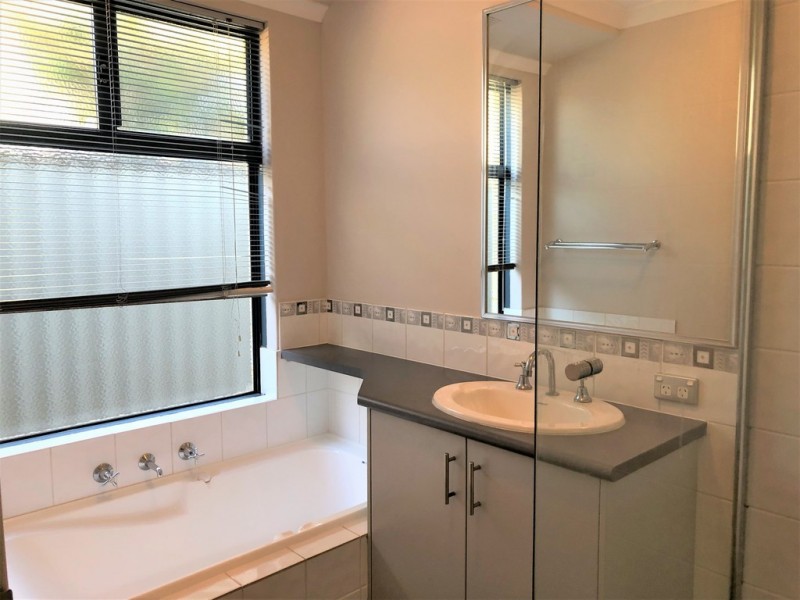 5 Rath Close, Byford WA 6122