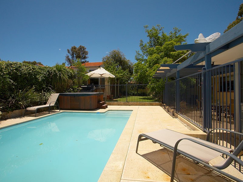 3 Nunweek Street, Booragoon WA 6154