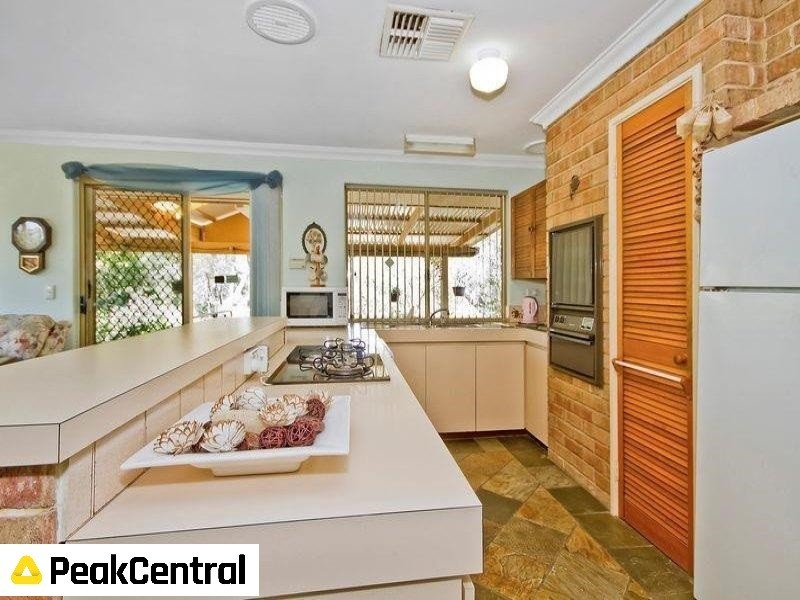 11 Sherwin Place, Wandi WA 6167