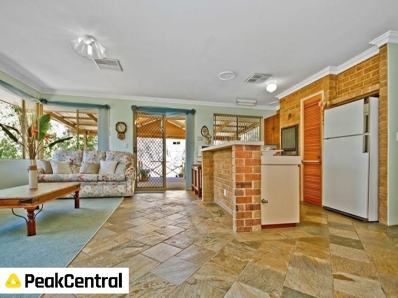 11 Sherwin Place, Wandi WA 6167