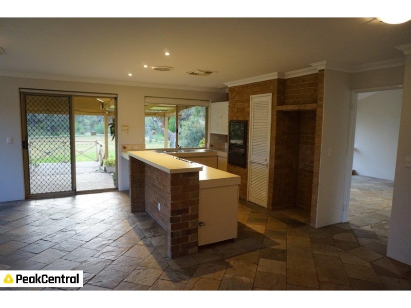 11 Sherwin Place, Wandi WA 6167