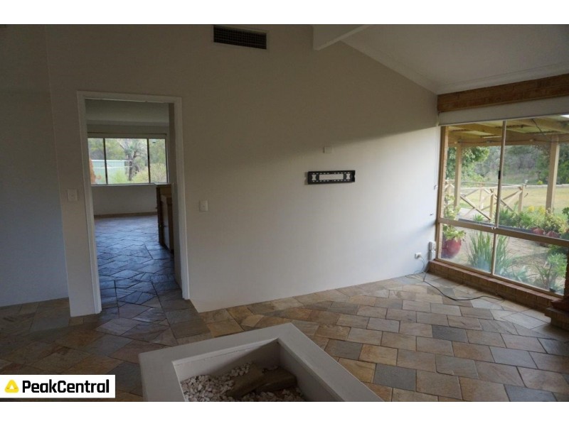 11 Sherwin Place, Wandi WA 6167