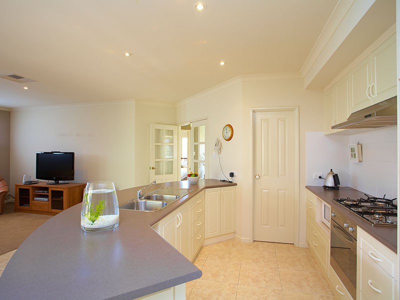 11 Waxberry Gardens, Canning Vale WA 6155